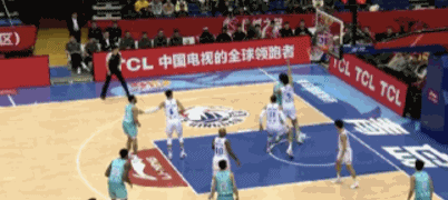 😓啊这！杨瀚森篮下连续三次补篮均未能命中
